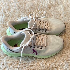 Nike Women's White and Purple Athletic Shoes